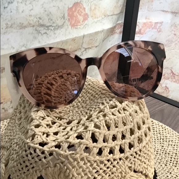 New Tod’s 54mm Round Cat Eye Sunglasses UV Protective Lenses with Case - Picture 1 of 9